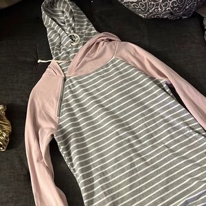 Vanilla Bay Striped Grey and Solid Pink Hoodie Sweatshirt Size XL So cute! (51)